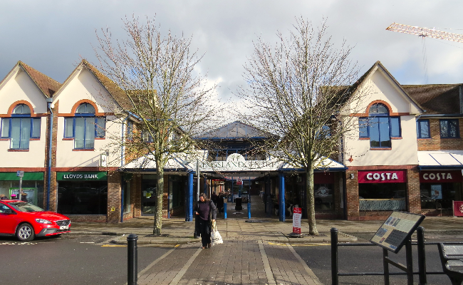 Kingsland Centre, shopping centre in Thatcham