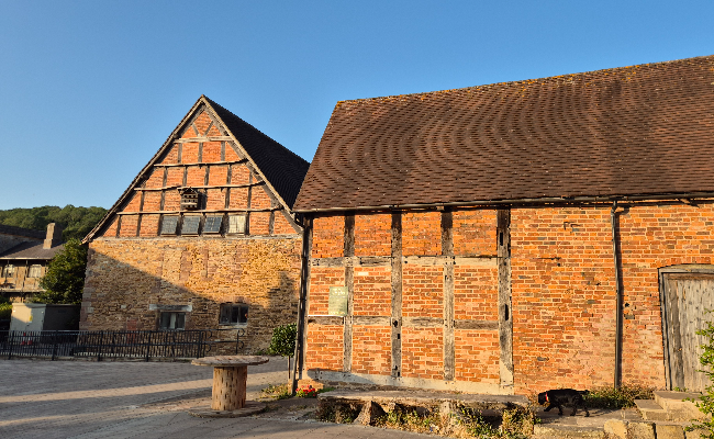 ledbury-period-buildings Historic Barn at Kenilworth castle, Ledbury