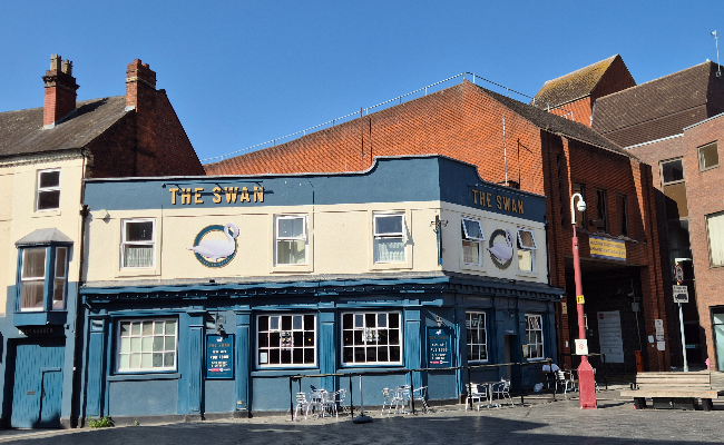 pub-kidderminster-building